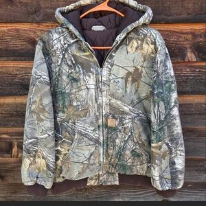 Rare Carhartt Hooded Active Jacket in a Camouflage Colorway by Realtree Small